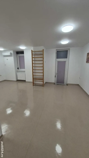 Vand spatiu comercial ( cabinet medical)