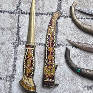 cutite pumnale decoratiuni