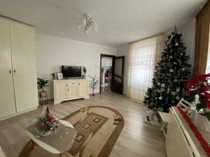 Apartament cu două camere, decomandat- mobilat și utilat.