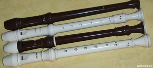 4 fluiere din plastic abs  AULOS ( made in japan )  lungime cca. 33 cm  
