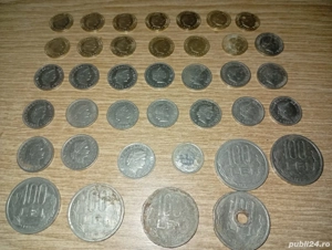 Vând monede vechi. 