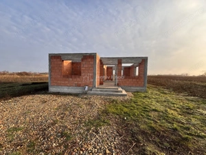 Casa noua la rosu - Tarian – Girisu de Cris - Teren 560 mp - imagine 2