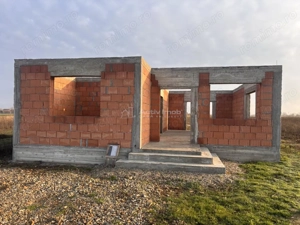 Casa noua la rosu - Tarian – Girisu de Cris - Teren 560 mp