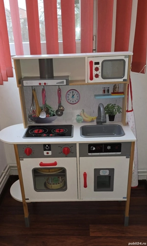Vând bucătărie de jucărie din lemn model Lidl - cu lumini și sunete