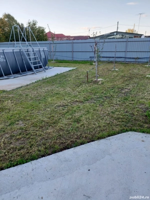 Vand teren cu foișor și piscina