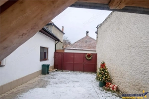 In stil minimalist,casa versatila:locuinta  after school,curte proprie,foisor,Central,Brasov