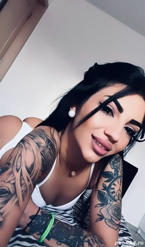 betty confirm cu tataujele 