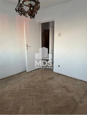 Decomandat cu centrala propie, etaj intermediar