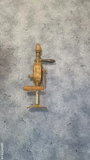 Mașină de gaurit manuală 