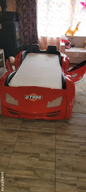 Pat de copii tip mașinuța