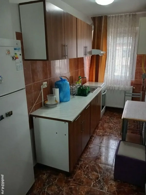 Închiriez apartament cu 2 camere