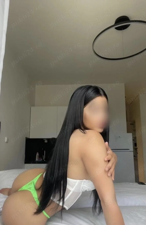 Brunețica cu forme ! 