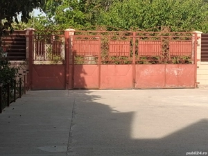 Porți auto și poartă pietonală