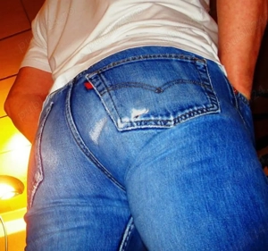 Moreno,  Detin locatie,  fac si Deplasari la Hotel sau pensiune.  Massage Oils!