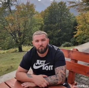 Caut partener discret