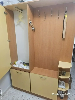 Cuier hol utilizat + oglinda cu dulap baie preț fix!