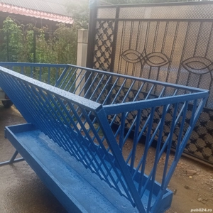 Se vînd hrănitorii oi și capre