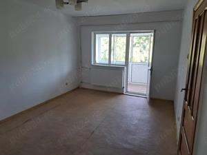 apartament 2 camere, decomandat, zona piata noua - imagine 2