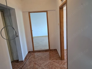 apartament 2 camere, decomandat, zona piata noua - imagine 7