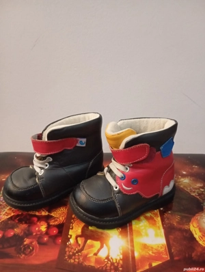 Vând ghete copil mic