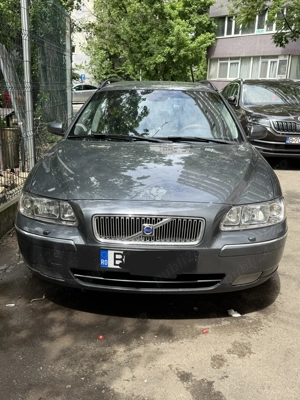 Vand Volvo V70 2.4 diesel an 2006 Break.