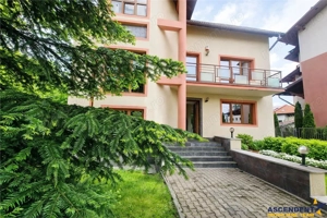 Vila Impetuoasa pe 700mp teren:Spatiu versatil pentru locuinta afacere Premium