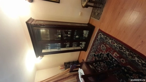 Vand mobila lemn masiv , masa cu scaune si vitrina