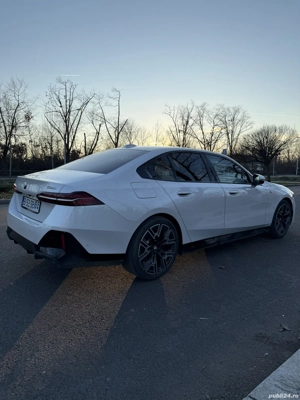 BMW seria 5 G60 520iA an 2024 - imagine 3