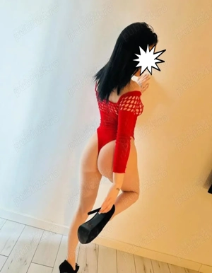 Bruneta miniona noua la voi în oraș 