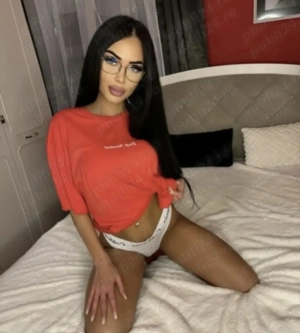 Deplasare sau la mine caut colega 