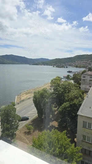 Vând apartament Orșova decomandat cu vedere spre Dunăre în centru
