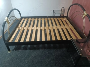 Pat Dublu Negru Metalic 160x200 Plus Saltea si 2 Noptiere Cadou