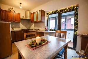 FILM! Rezidenta montana,decor apreciabil, pod mansardabil,garaj propriu,Central