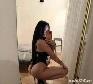 Hotttt brunetă forme apetisante oferă momente unice 