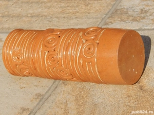 Vaza cu motive arhaice paleolitice din lut forma cilindrica - imagine 4