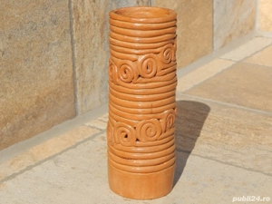 Vaza cu motive arhaice paleolitice din lut forma cilindrica - imagine 2