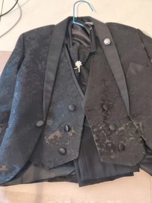 Vând costum elegant băieți 4 ani