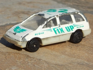 Macheta van Fix Up Pit Crew (Nissan Prairie 1991) 1:64 uzata veche