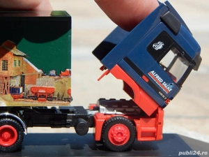 Macheta camion transport Mercedes-Benz Actros 1857 Herpa cu vitrina - imagine 5