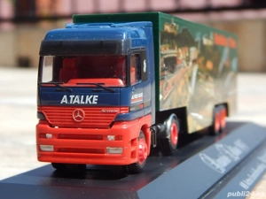 Macheta camion transport Mercedes-Benz Actros 1857 Herpa cu vitrina - imagine 4
