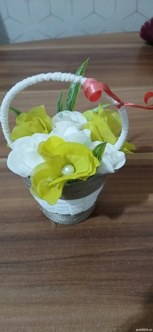 coșulețe cu flori artificiale