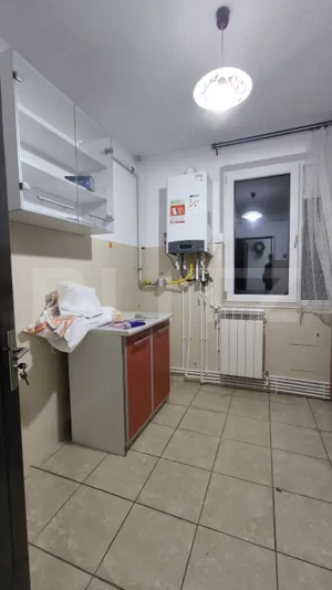 Apartament 2 camere, decomandat, etaj intermediar, zona Policlinica - imagine 8