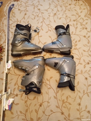 vând schiuri și clăpari 