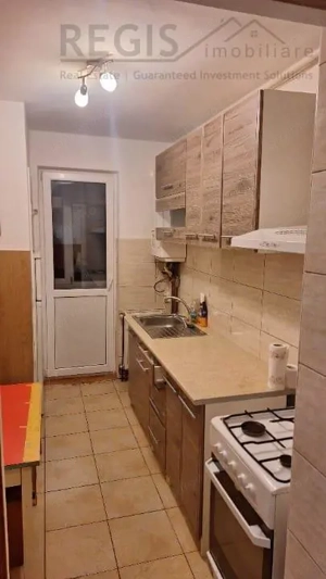 Apartament cu 3 camere zona Tractorul