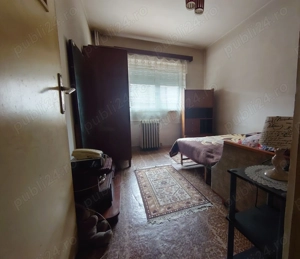 Apartament de vânzare cu 3 camere la parter 