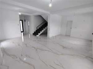 Duplex modern - separat prin camera tehnica - teren generos.