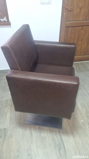 Scaun piele frizerie coafor Amazing, reglabil pe inaltime, maro