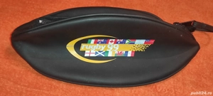 PT. COLECTIONARI. Gentuta borseta - sub forma minge rugby - vinilin 2 fermoa