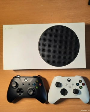 Xbox Series S 500GB + Controller wireless Xbox One + Stații de încărcare