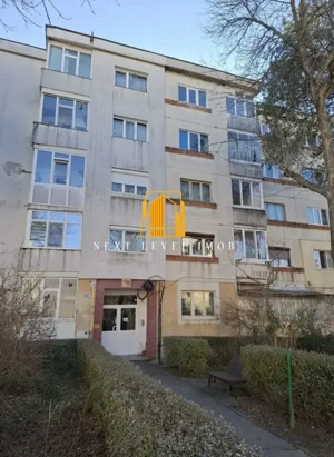 Apartament 2 camere, decomandat, Trivale